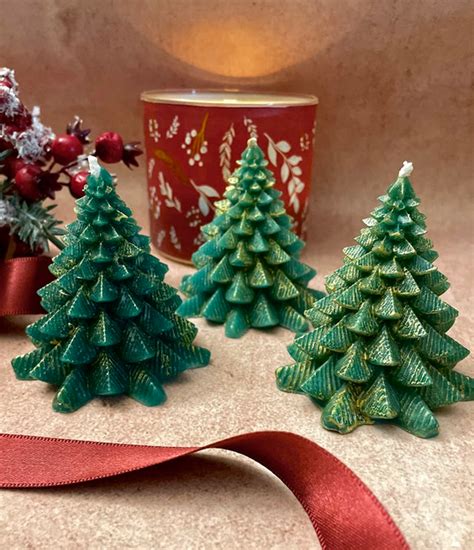 Christmas Tree Candle With Shimmer – Ahavah Crafts