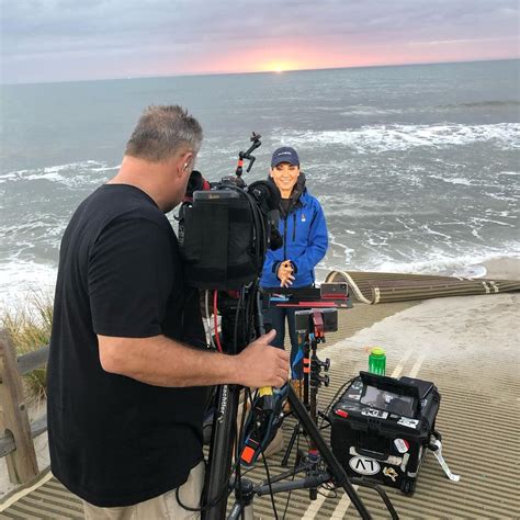 GMA's Ginger Zee stuns fans as meteorologist looks 'hot' in black tank ...