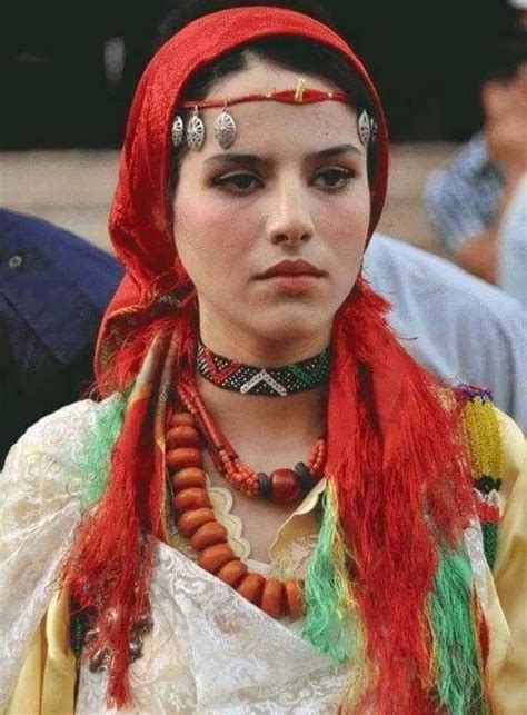 Amazigh woman from Rif, Morocco, with traditional clothes : r/AmazighPeople