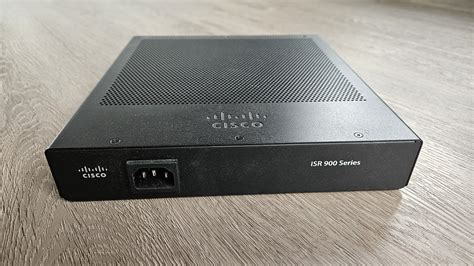 Cisco C921-4P aangeboden aangeboden - Vraag & Aanbod - Tweakers