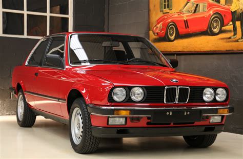 BMW E30 coupe ini mencari pemilik baharu, banyak jajan! • Motoqar