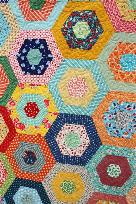 Scrappy giant hexagon quilt – Artofit