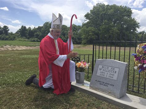 Fictional character from song 'Ode to Billie Joe' honored