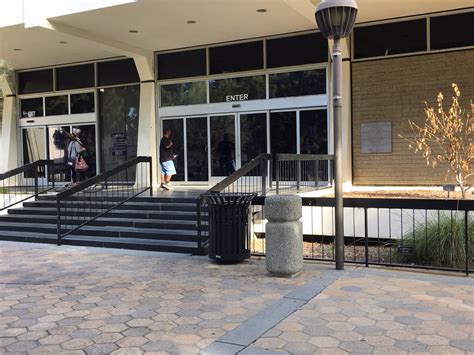 Pomona Public Library