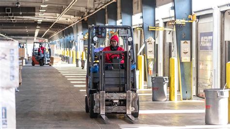 Cross-Docking Benefits: Faster Turnaround and Lower Costs