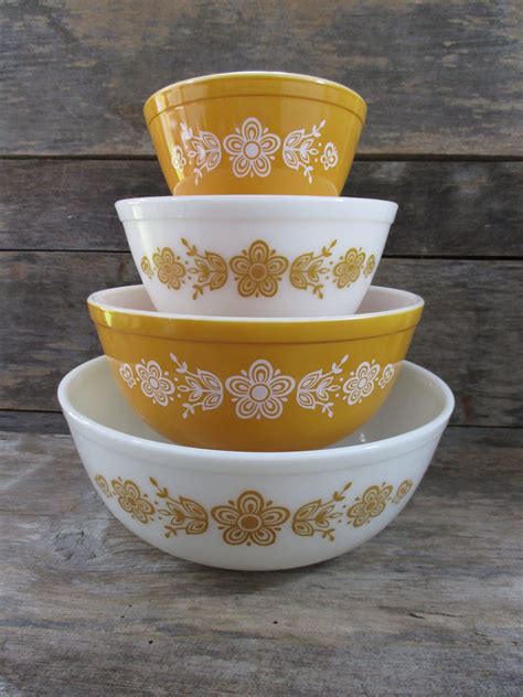 Vintage Pyrex Mixing Bowls Patterns - Pattern Inspiration Daily