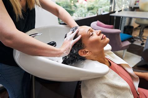 Appropriate Tip For A Haircut How Much Should You Tip A Hairdresser In