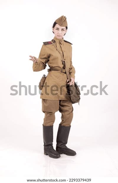 Women in Military Uniform 的图像结果