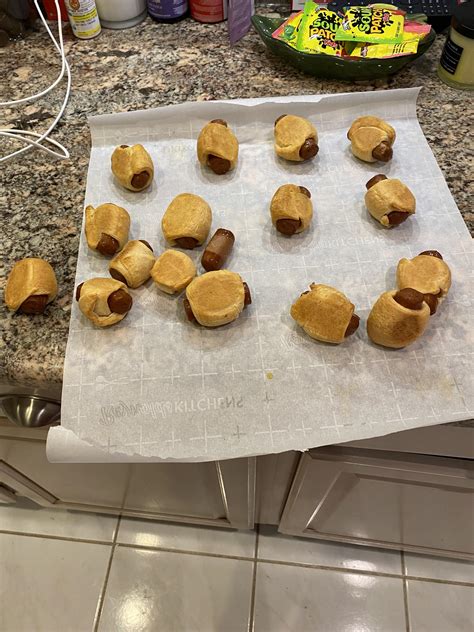 Mini hot dogs that half fell to the floor oops : r/ShittyVeganFoodPorn