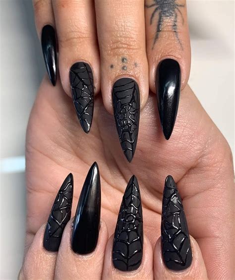 black halloween nails
