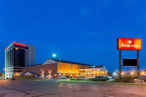 RAMADA BY WYNDHAM TOPEKA DOWNTOWN HOTEL & CONVENTION CENTER - Hotel ...