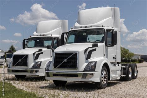 Volvo Big-Rig Trucks 的图像结果