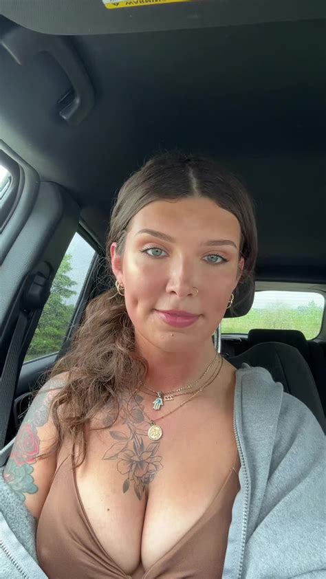 Miya (@miyaacacia) - Urlebird