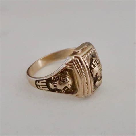 Vintage Class Ring With Tigers – PHYLA VINTAGE