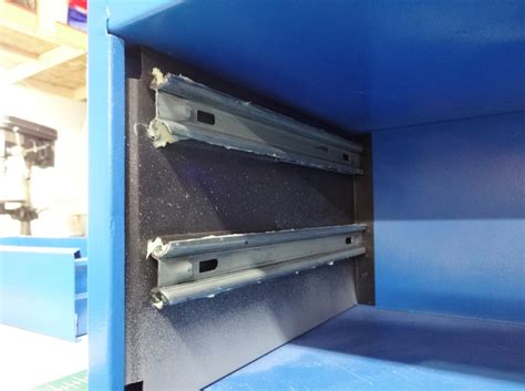 Rusty Tool Box Repair 的图像结果