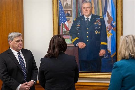 Pentagon pulls security clearance, protective detail of former top general