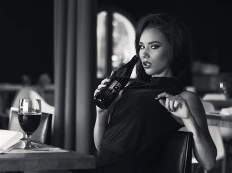 The Order of Yoni – Beer of Essence – tastes like a good date. The first Vaginal Beer in the world.