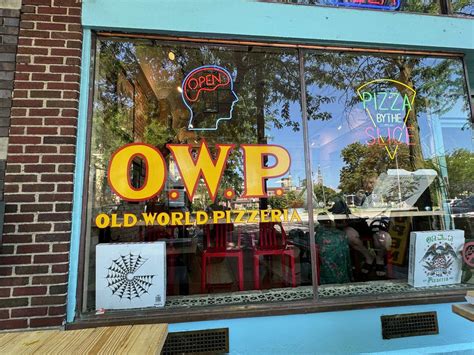 Old World Pizzeria in Old Town Saginaw lives up to the hype
