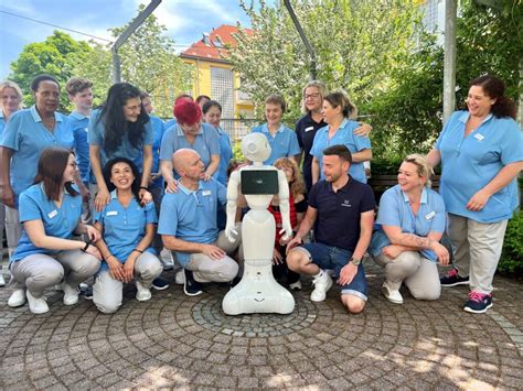 Pflege 2030: Mehr Personal und Digitalisierung für eine bessere Pflege ...