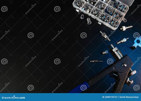 +Using the Fastenpro Threaded Insert Rivet Gun 的图像结果