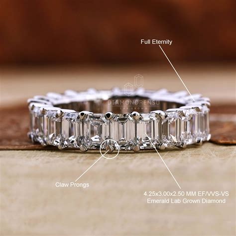 Emerald Anniversary Band