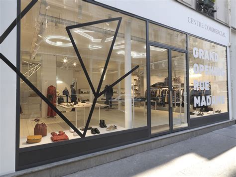 Le Lobby Du Centre Commercial 的图像结果