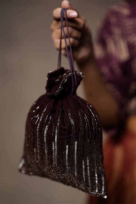 Glorious of Love Black Velvet Potli – Tulsi Online