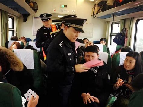 巾帼风采-高铁列车上的女乘警