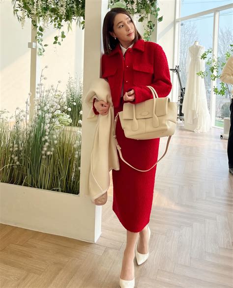 MJ | Red 옷 많이 입은날…. ♥️ 내일은 👕🧢파랑많이 입자 눈코뜰새없는 열촬중 | Instagram