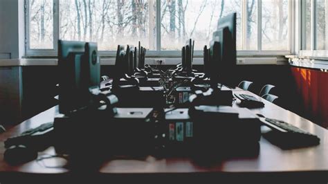 10,000 Freshers In Line: Major Indian IT Firms, Including Wipro Infosys ...