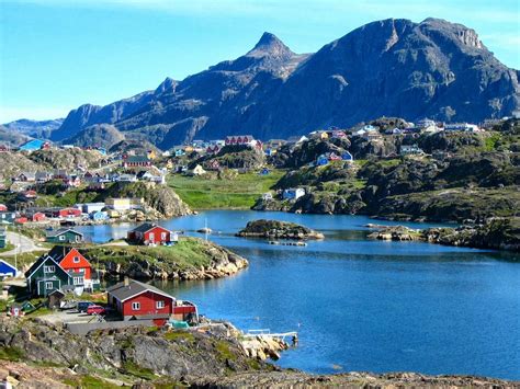 This is Nuuk, Greenland during the summer. | Rejsedestinationer, Smukke ...