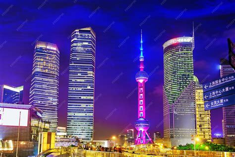 Premium Photo | Oriental pearl tower shanghai's tallest buildings china