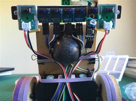 Image result for Robot Laberinto Arduino