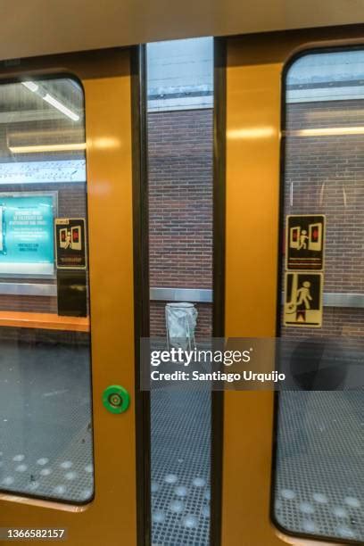 Local Train Closed-Door 的图像结果