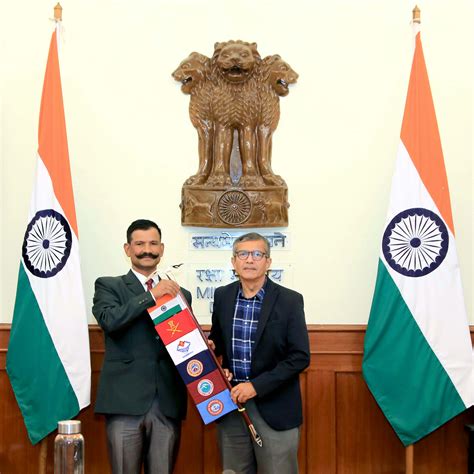 Force | Defence Secretary Flags-in Expeditions to Mt Everest and Mt ...