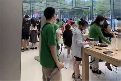 广州苹果直营店首日排长队，却仅是广东第二家？