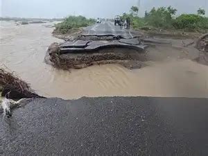 Gujarat Rains: Cyclone warning: People living in weak structures in ...