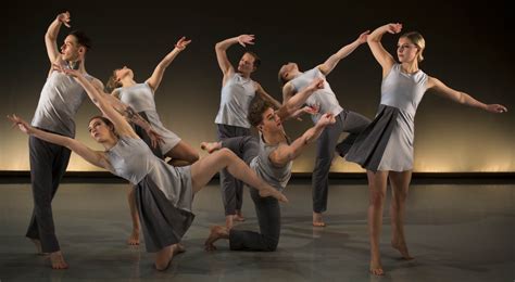 CORSI DANZA CONTEMPORANEA - Phoenix Studio Dance