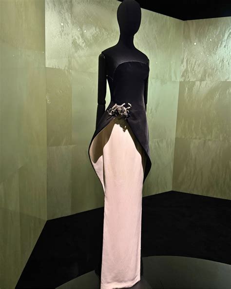 Now On At The Armani Silos - Giorgio Armani Privé 2005-2025 ...