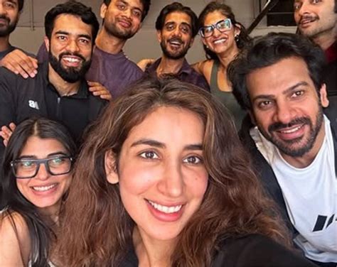 पारुल गुलाटी ने अपने अभिनय गुरु और एक्टर सौरभ सचदेवा से की मुलाकात ...