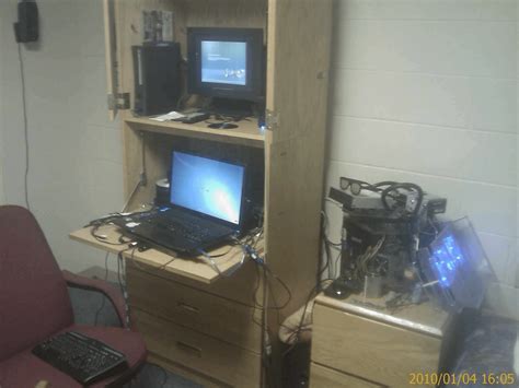 Submerged Computer 的图像结果