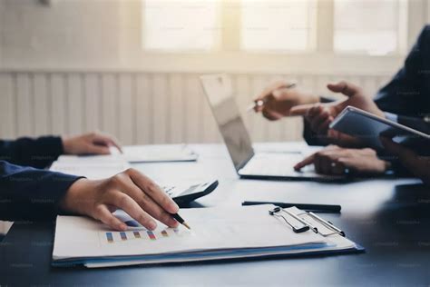 Financial Service 的图像结果