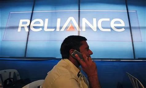 अनिल अंबानी की कंपनी RCom में कर्मचारियों की संख्या 94 प्रतिशत घटकर ...