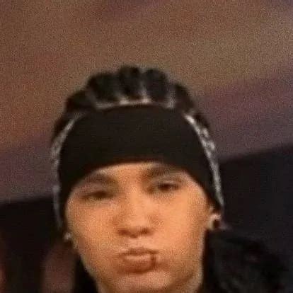 Chat with Tom Kaulitz - text or voice, Enjoy AI Chat Free & Safe