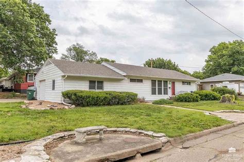 409 NE 11th St, Abilene, KS 67410 | Homes.com
