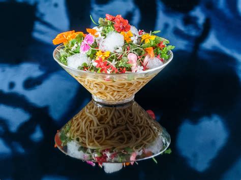 Gastronomy and spatial calligraphy | Meer