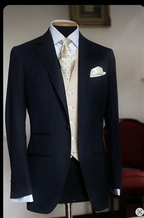 Pin de İlayda Emir en Defile Fashion Show ilayda emir suit | Traje para ...