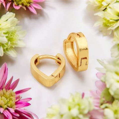 Earrings - Upto 50% to 80% OFF on Latest Earrings Designs Online For ...