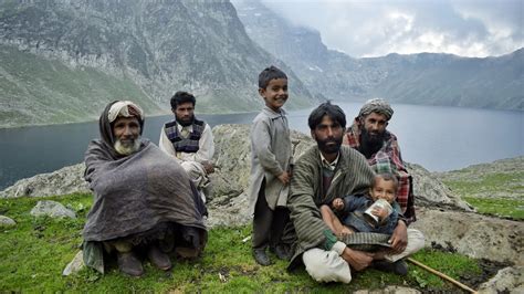 Local Mountain People India 的图像结果