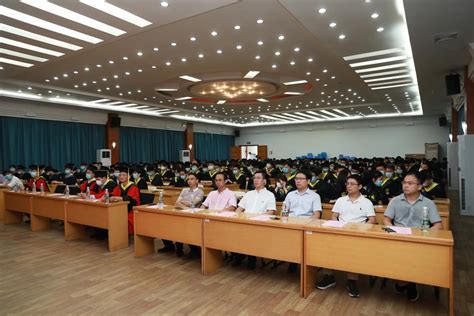 管理学院2018届本科生毕业典礼暨学士学位授予仪式顺利举行-北京师范大学珠海分校管理学院